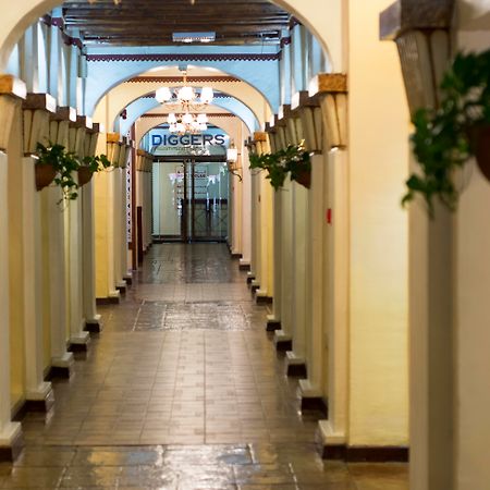 Delmon International Hotel Manama Exterior foto